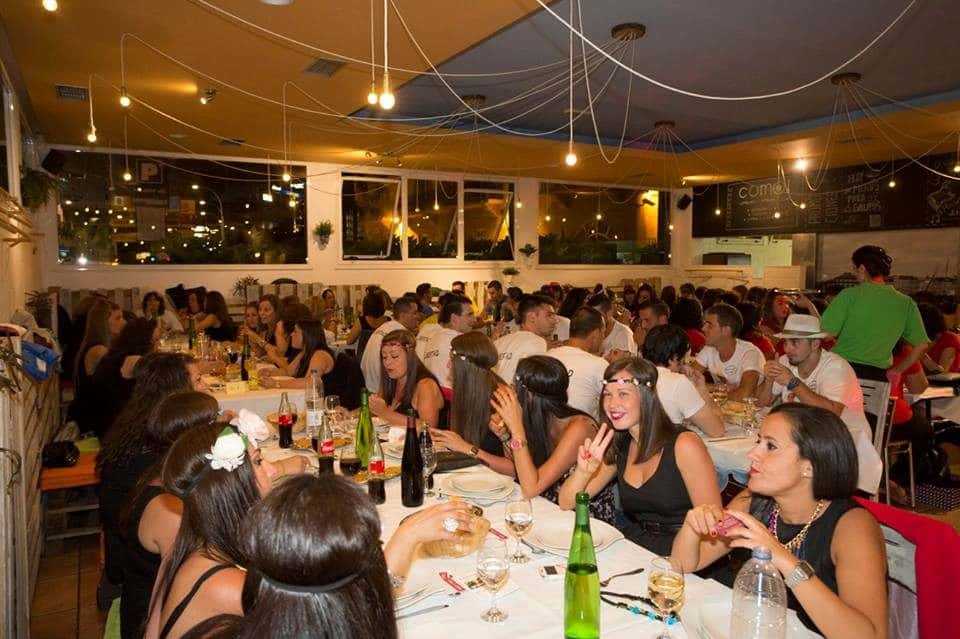 Ambiente de una cena baile de Navidad, foto 3